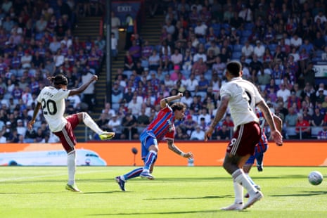 Noni Madueke makes it 2-0 to Arsenal.
