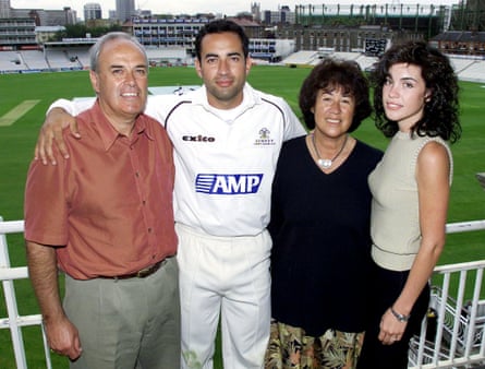 Adam Hollioake with his parents John and Daria and his sister Eboni at the Oval in 2005.