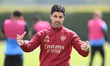 Mikel Arteta takes Arsenal training