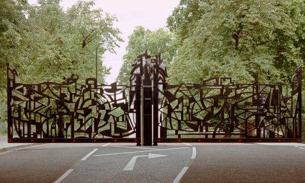 The New Edinburgh Gate, Hyde Park, central London, designed by Wendy Ramshaw.