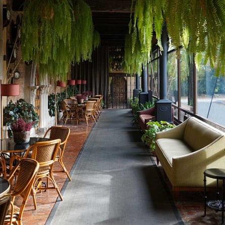 Landa Hotel is set in luch gardens