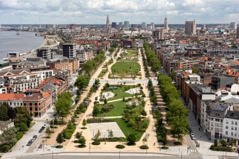 The new Zuidpark in Antwerp is a public park on the plain.