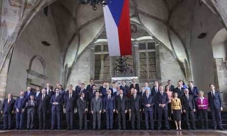 Leaders of countries at the first meeting of the European Political Community, which took place in Prague castle
