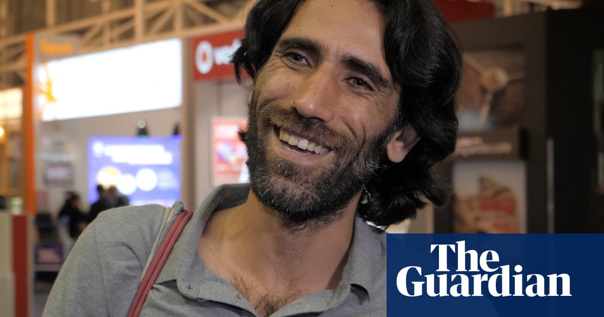 Behrouz Boochani granted refugee status in New Zealand