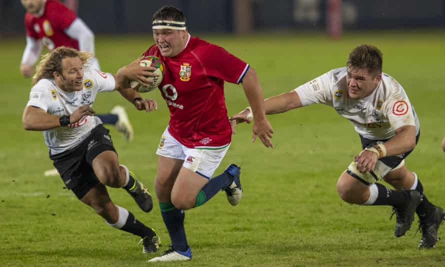 Captain Black Jimmy George is turning away from Werner Cook and Le Roux.