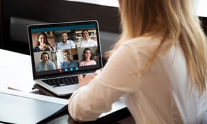 Working from dwelling or the workplace: the brand new guidelines of managing hybrid groups | The brand new guidelines of labor 3 Back view of woman talking on video call with businesspeople