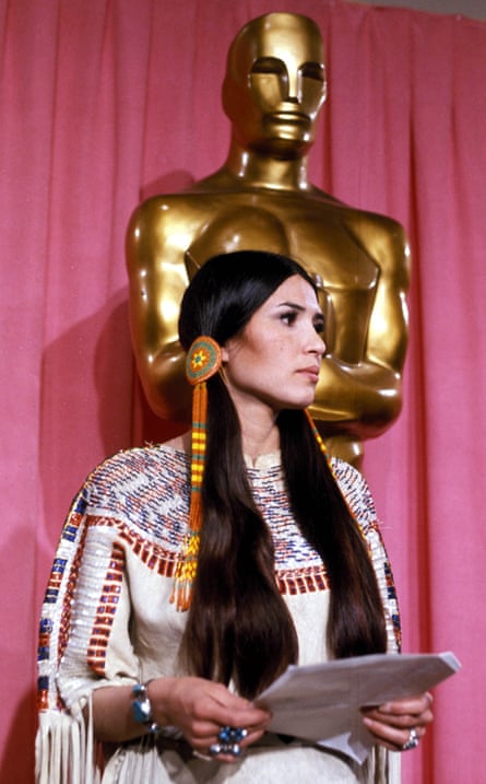 Littlefeather n'a pas été autorisé à lire le discours que Marlon Brando avait écrit refusant d'accepter son Oscar pour Le Parrain.