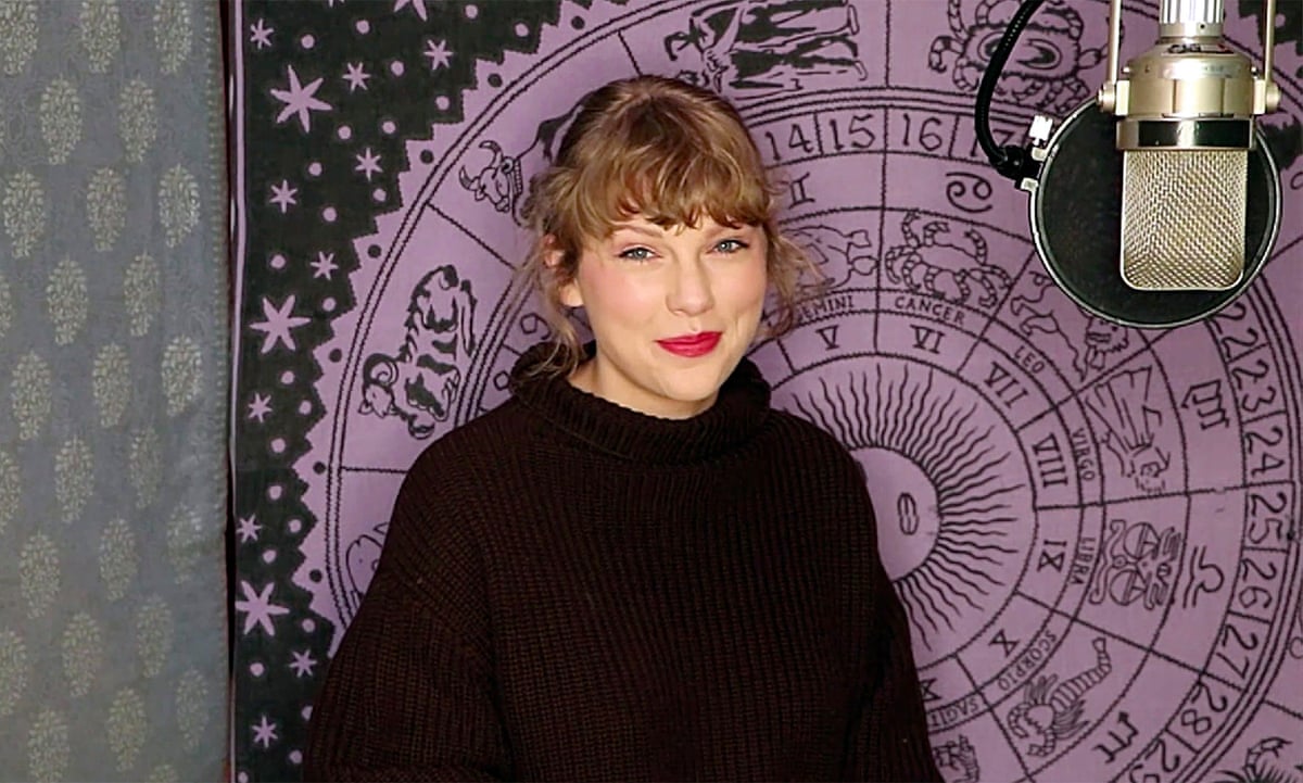 Taylor Swift Named Artist Of The Year At American Music Awards Music The Guardian