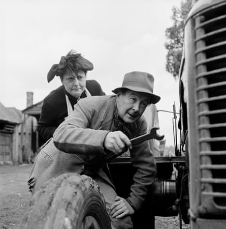 ‘Me ol’ pal, me ol’ beauty’ … Robert Mawdesley and Pauline Seville, who played Walter Gabriel and Mrs Perkins, photographed by Bert Hardy for Picture Post in 1953.
