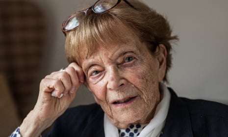 Evelyn Lipmann, 97, Holocaust survivor