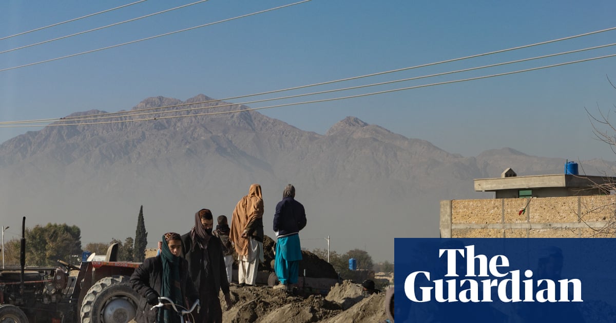 दक्षिण-पूर्व इराणमधील न्यायालयात अतिरेकी हल्ल्यात कमीतकमी सहा नागरिक ठार झाले | इराण दक्षिण-पूर्व इराणमधील न्यायालयात अतिरेकी हल्ल्यात कमीतकमी सहा नागरिक ठार झाले | इराण