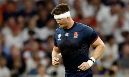 Tom Curry leaves the pitch