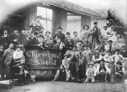 The Menabrea brewery, founded in 1846, is situated at the foothills of the Italian Alps. This is a picture of the brewery team from 1897 enjoying a refreshing glass of Menabrea after a long day