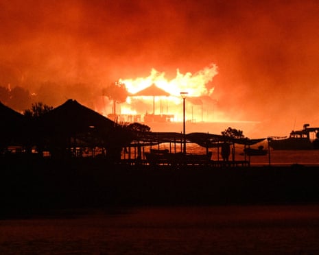 A large fire broke out last night in Lokva Rogoznica and spread to the area above Omiš, Croatia.