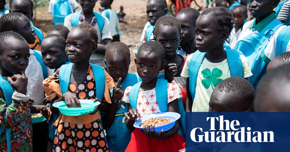 UN outlines plan to close camps housing 430,000 refugees in Kenya