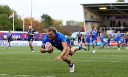 Jake Maisen, who scored a hat-trick for Italy at the Rugby League World Cup, has joined Halifax.