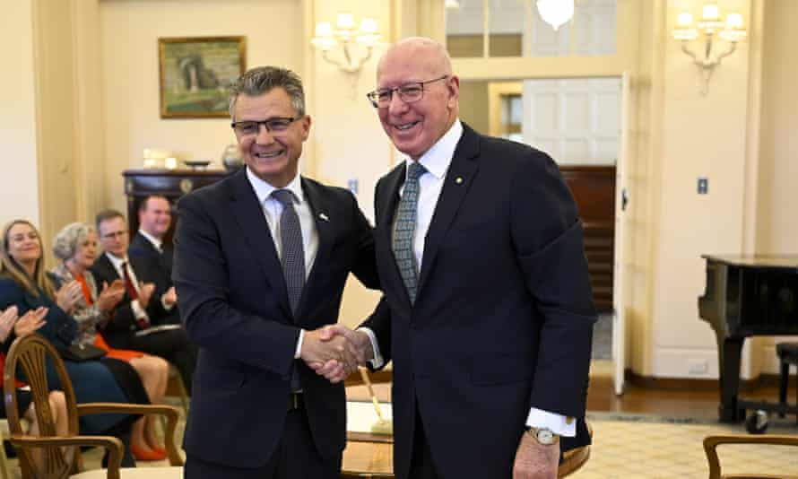 Assistant minister for the republic Matt Thistlethwaite shakes hands with the governor general during swearing-in ceremony.