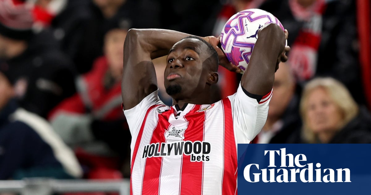 Long-throw trend prompts Ifab to consider time limit for taking throw-ins