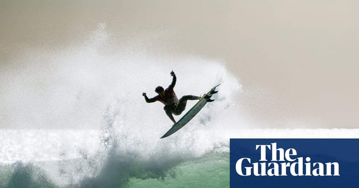 Yago Dora sends World Surf League into meltdown with perfect 10 aerial