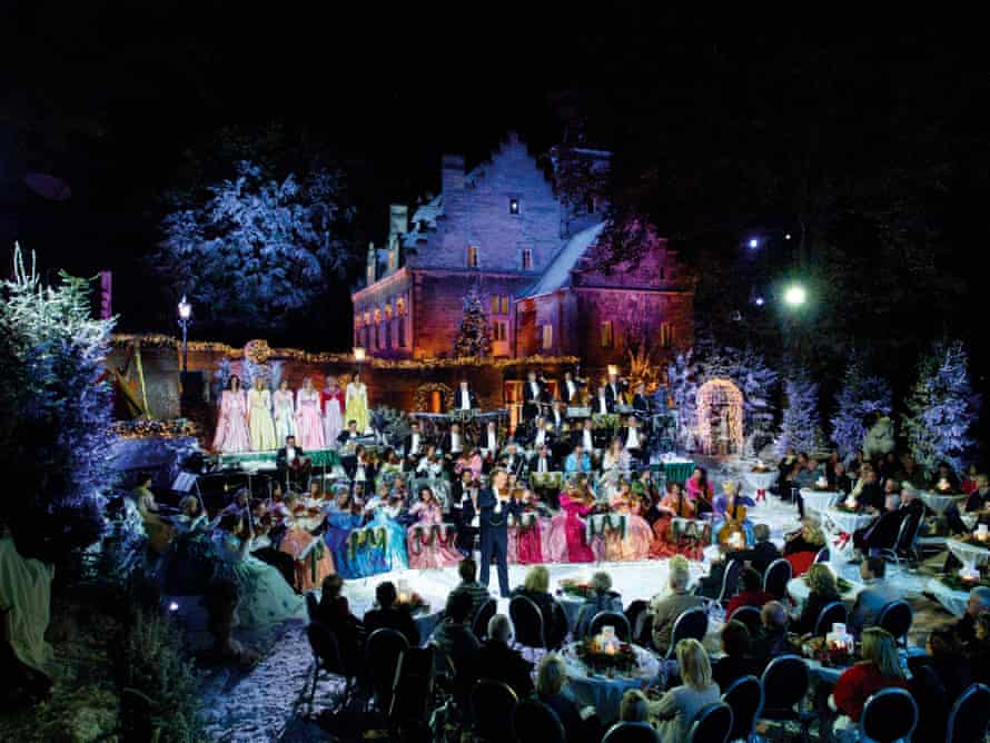 A Christmassy get-together at André Rieu’s castle.