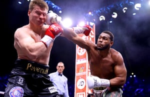 Michael Hunter catches Alexander Povetkin.