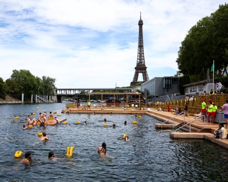 Parisians and visitors swimming near the Eiffel Tower. City authorities predict the reopening of bathing spots on the Seine will boost tourism.