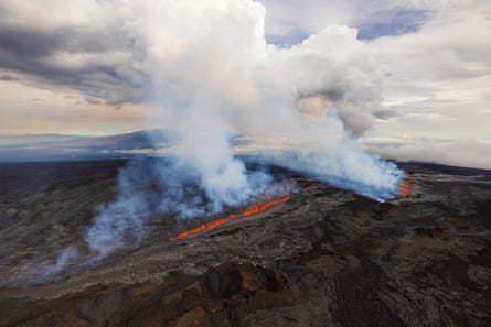 Lava flows from Mokuaweoweo crater down Mauna Loa’s north-east rift on 28 November.