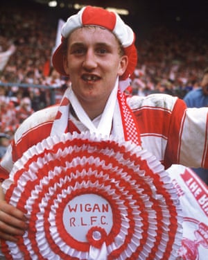 Shaun Edwards, who now works in rugby union as France’s defence coach, celebrates Wigan’s win.