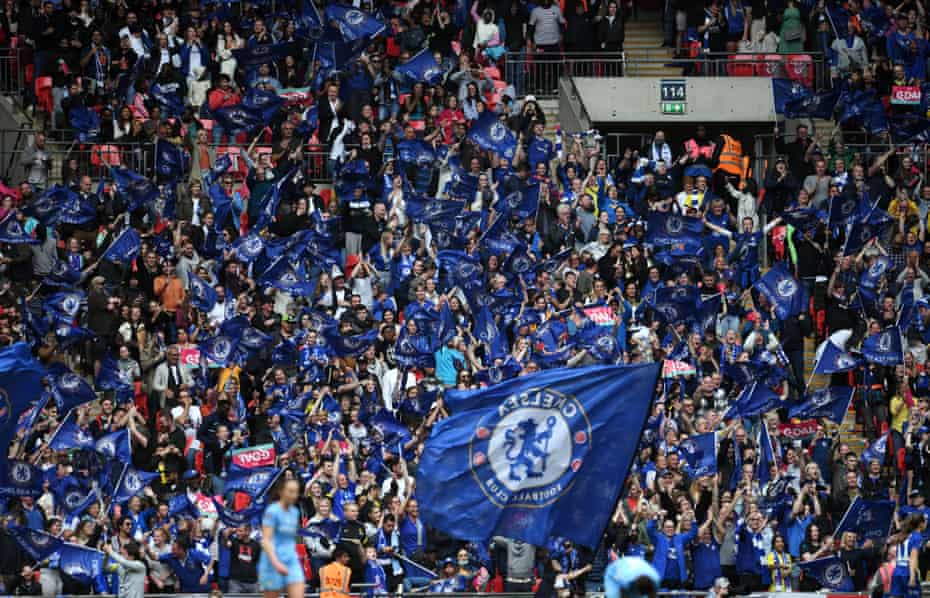 Chelsea fans celebrate after Erin Cuthbert stunning Strike had put Chelsea 2-1 ahead.