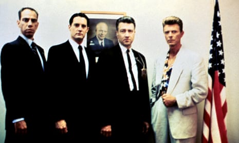 Miguel Ferrer, Kyle Maclachlan, David Lynch and David Bowie on the set of Twin Peaks: Fire Walk With Me (1992).