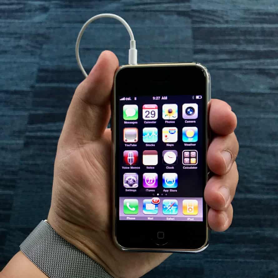 ‘I decided to dust off my old iPhone 2G and use it as my daily driver for a day.’