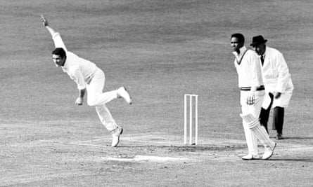 Jones bermain untuk Inggris melawan Hindia Barat pada musim panas 1966, seperti yang disaksikan Garfield Sobers.