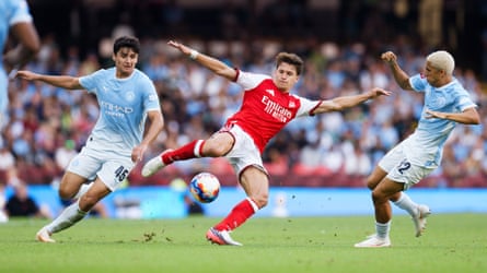 Christos Tzolis fends off two Manchester City players