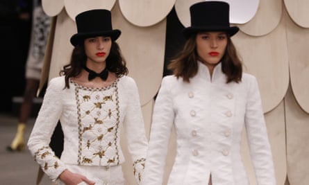 L'élégance discrète au défilé Chanel de mardi.