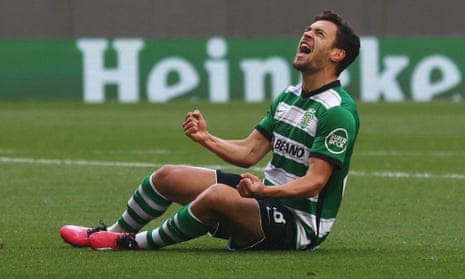 Pedro Goncalves desaprovecha una oportunidad perdida.