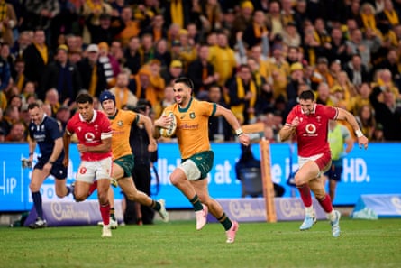 Tom Wright opens up to go clear and score.