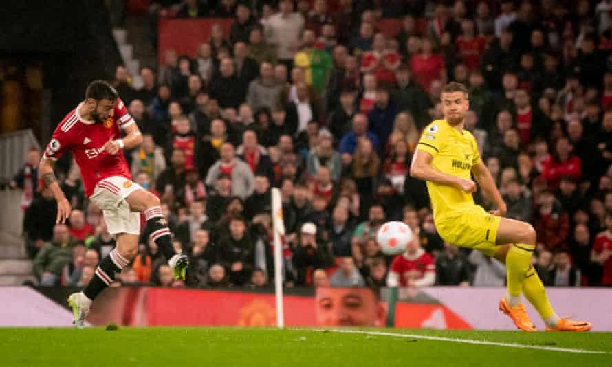Bruno Fernandes fires Manchester United into the lead against Brentford