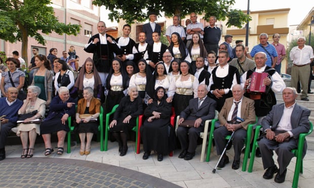 Consolata Melis (seated, fourth from right) with her nine children, 24 grandchildren and 25 great-grandchildren in 2012, the day before her 105th birthday.