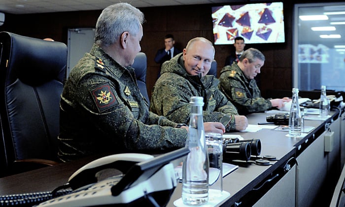Russian President Putin oversees the Vostok-2022 military drills with defence minister Sergei Shoigu (l) and chief of the general staff of the Russian armed forces, Valery Gerasimov (to the right of Putin).