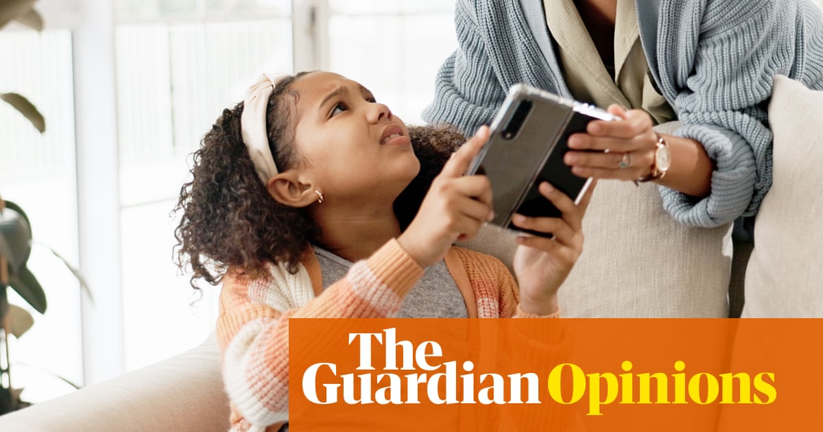 I know judging other parents is wrong. But when it comes to giving kids smartphones, I'm a lost cause | Polly Hudson