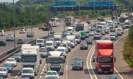 M25 heavy traffic, Iver, Buckinghamshire, UK