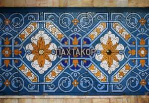 A mosaic of freshly puffed cotton bolls inside Pakhtakor station