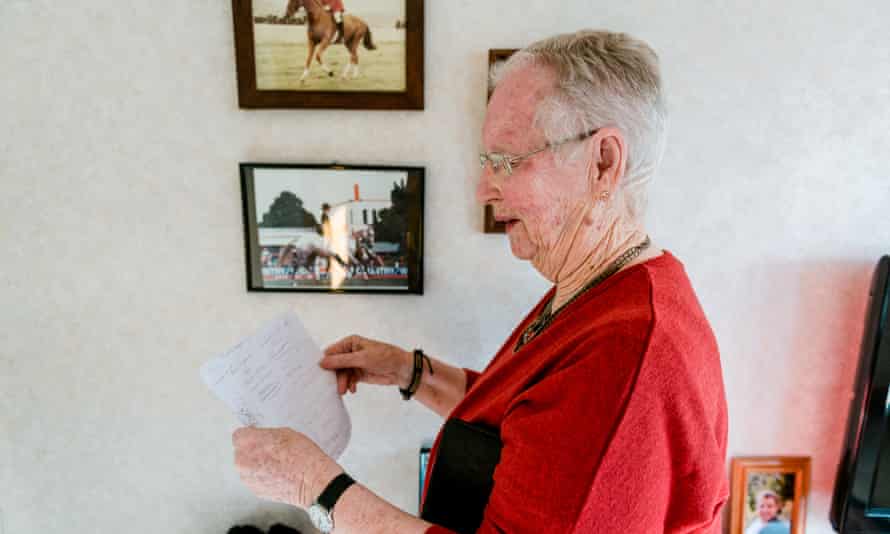 Jan Skilling در خانه در Dunedin ، نیوزیلند.  اسب دوانی علاقه ای است که او با یکی از خبرنگاران خود دارد