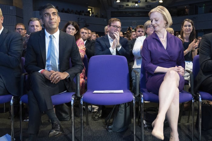 Liz Truss looking at Rishi Sunak at the QEII Centre at lunchtime, shortly before the result of the leadership election was announced.