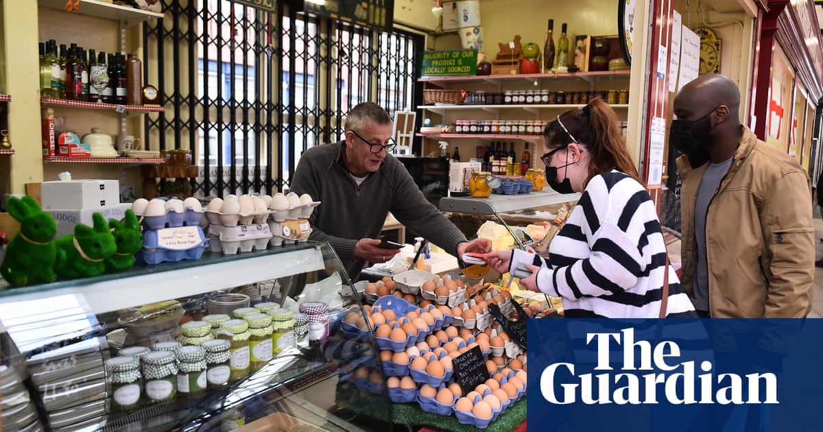 UK’s independent shops record first rise in four years as chains suffer
