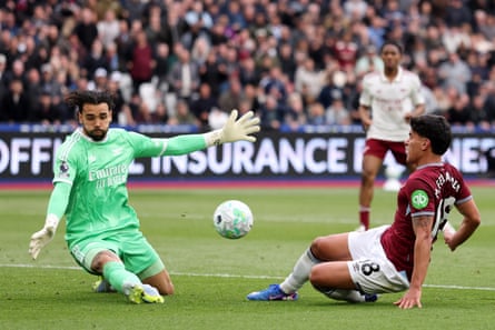 David Raya pulls off a crucial save to deny Mateus Fernandes before Arsenal’s winner