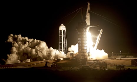 dragon spacecraft launch