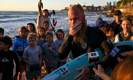 Australian former professional surfer Blake Johnston has broken the record for the world’s longest surf session at Cronulla beach.