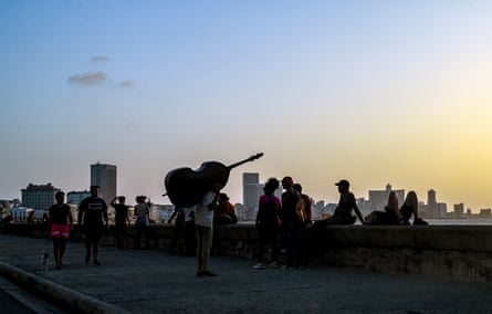 Cubans watch the sunrise during a blackout