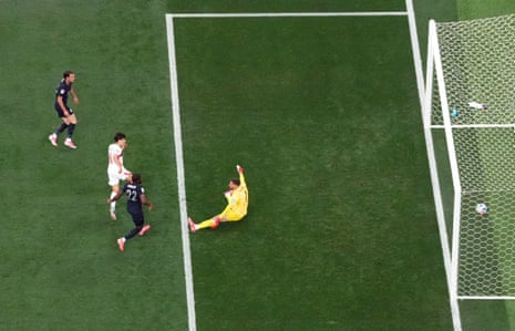 Arda Güler equalises for Turkey.